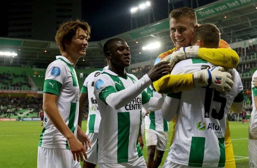 位居队内前 位居队内前